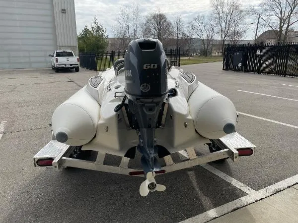 Slide: The Image of Zodiac Yachtline 440 Deluxe NEO 60hp In Stock 2023 - 4