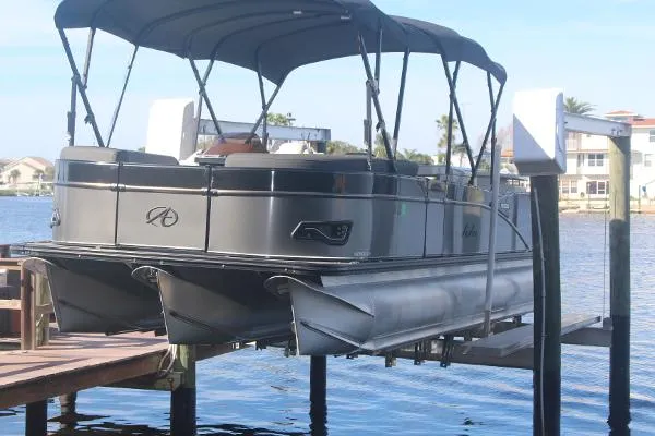 Slide: The Image of Avalon Catalina Entertainer 2021 - 0