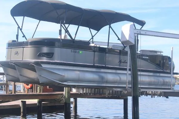 Slide: The Image of Avalon Catalina Entertainer 2021 - 1