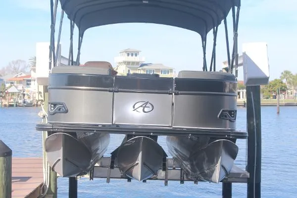 Slide: The Image of Avalon Catalina Entertainer 2021 - 2