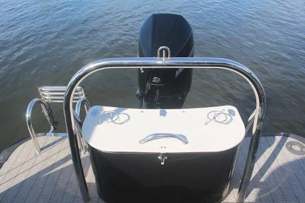 Slide: The Image of Avalon Catalina Entertainer 2021 - 7
