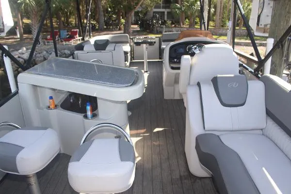 Slide: The Image of Avalon Catalina Entertainer 2021 - 8
