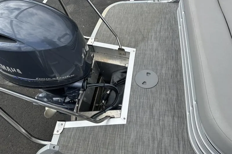 Slide: The Image of 2021 Bennington 21 SSBX pontoon boat with Yamaha outboard motor, gray deck flooring. - 20