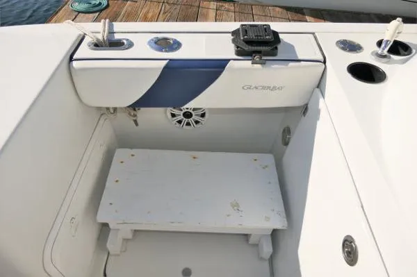Slide: The Image of Glacier Bay Renegade 2240SX 2004 - 11