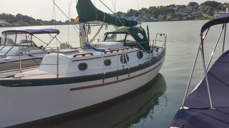 Slide: The Image of Pacific Seacraft Dana 24 1988 - 1
