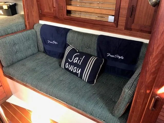 Slide: The Image of Pacific Seacraft Dana 24 1988 - 11