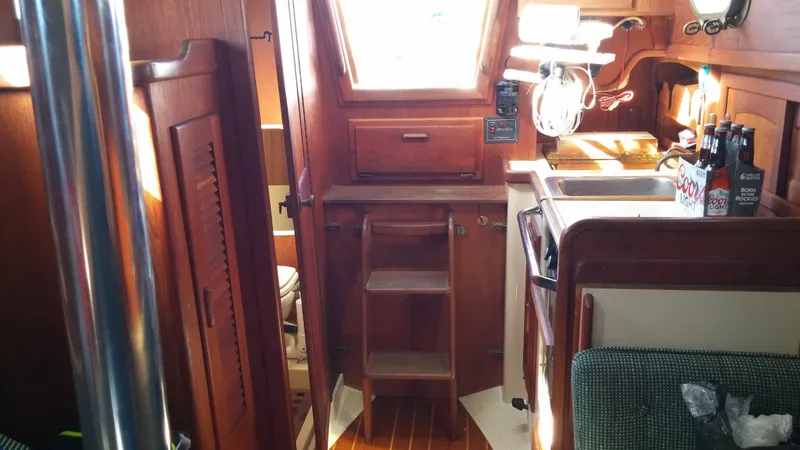 Slide: The Image of Pacific Seacraft Dana 24 1988 - 3