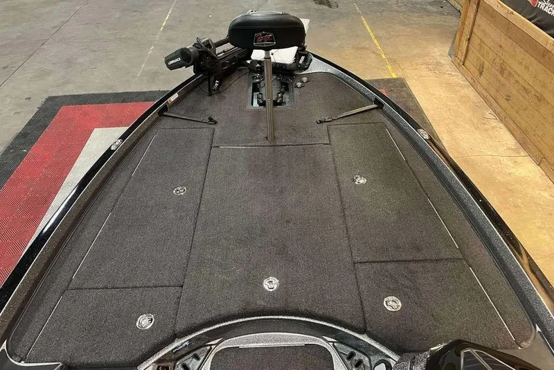 Slide: The Image of 2022 Ranger Z521L boat deck with carpeted surface and trolling motor. - 6