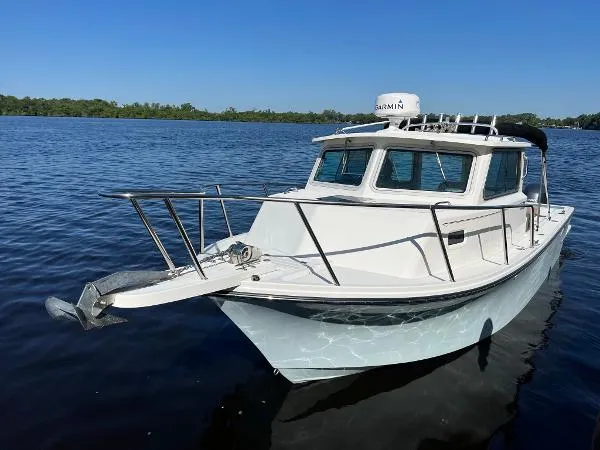 Slide: The Image of Parker Marine 2520 XLD Sport Cabin 2018 - 1