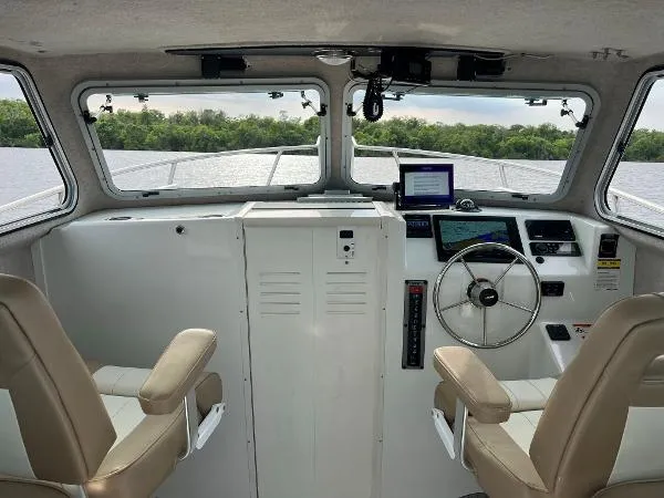 Slide: The Image of Parker Marine 2520 XLD Sport Cabin 2018 - 3