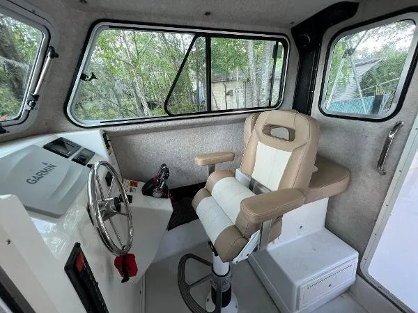 Slide: The Image of Parker Marine 2520 XLD Sport Cabin 2018 - 5