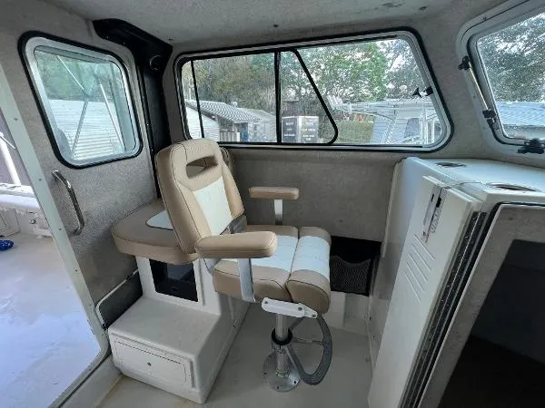 Slide: The Image of Parker Marine 2520 XLD Sport Cabin 2018 - 6