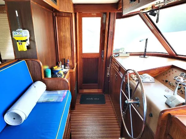 Slide: The Image of Hatteras 61 Cockpit Motor Yacht 1983 - 10