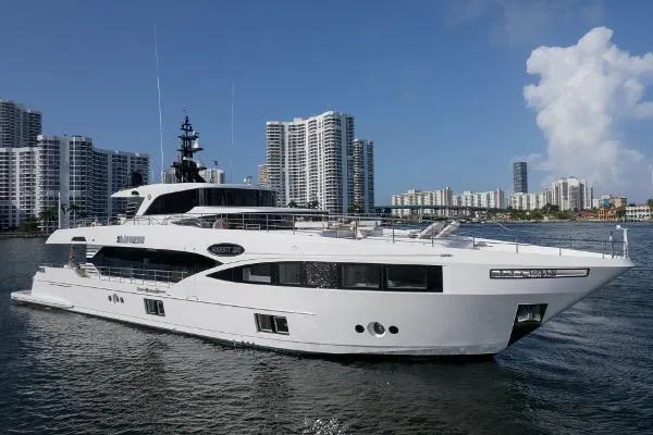 Slide: The Image of Majesty Yachts Majesty 100 2020 - 1