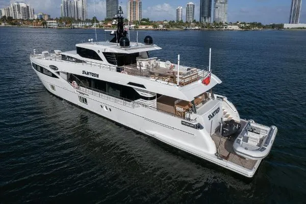 Slide: The Image of Majesty Yachts Majesty 100 2020 - 2