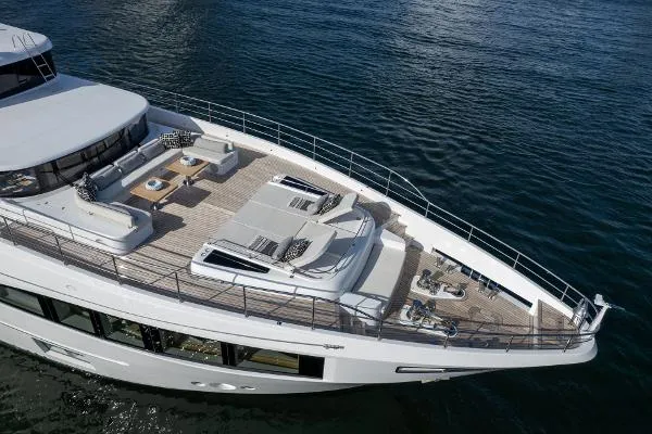 Slide: The Image of Majesty Yachts Majesty 100 2020 - 4