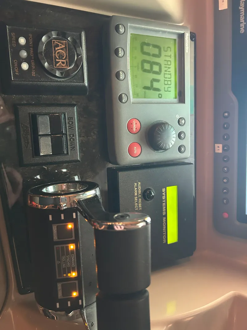 Slide: The Image of Sea Ray 610 Sundancer 2010 control panel with instruments. - 23