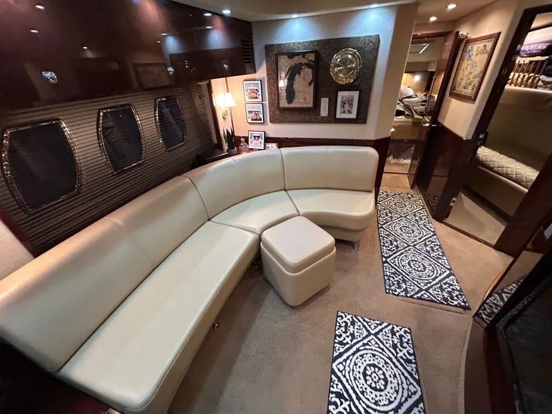 Slide: The Image of Luxurious interior of 2010 Sea Ray 610 Sundancer yacht. - 28