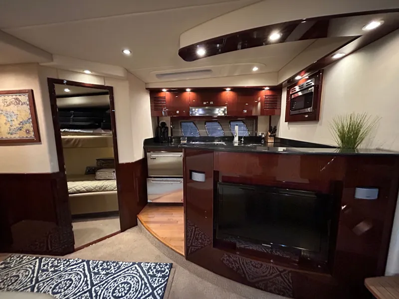 Slide: The Image of Interior of 2010 Sea Ray 610 Sundancer yacht. - 29
