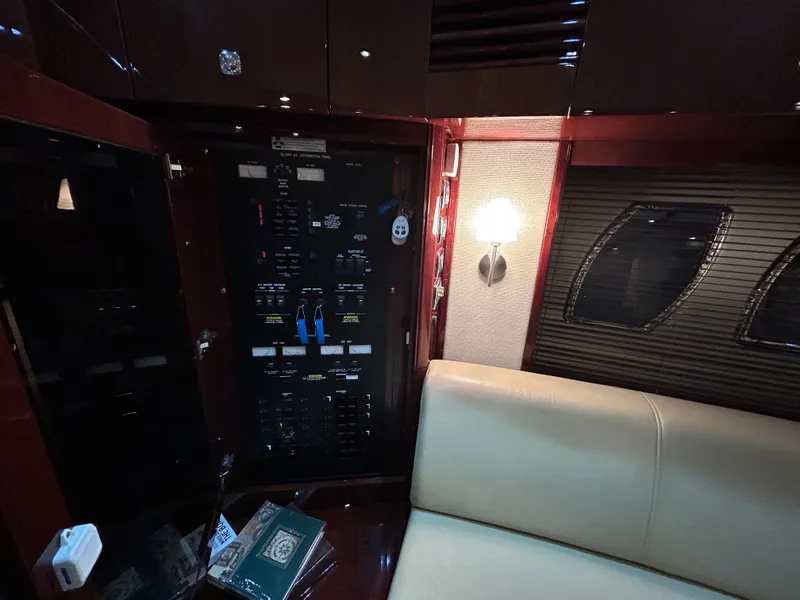 Slide: The Image of Interior of 2010 Sea Ray 610 Sundancer with control panel. - 38