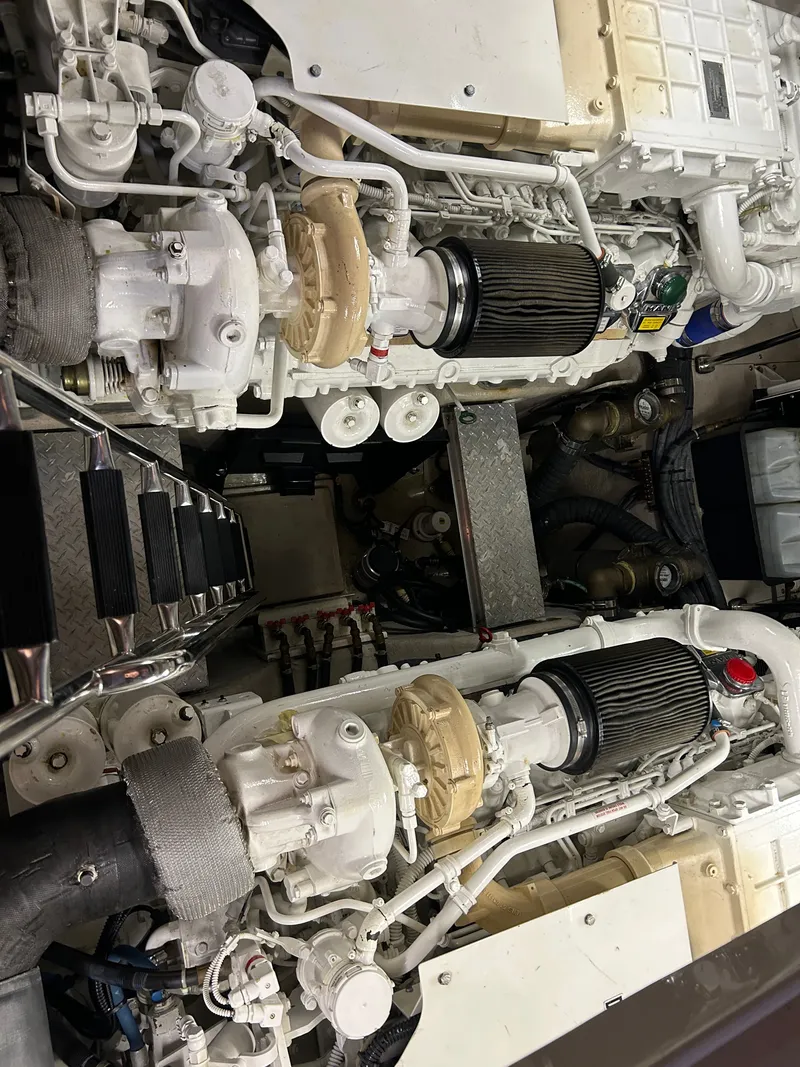 Slide: The Image of Engine room of 2010 Sea Ray 610 Sundancer. - 47