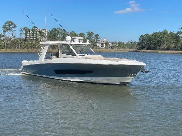 Slide: The Image of Boston Whaler 420 Outrage 2017 - 1