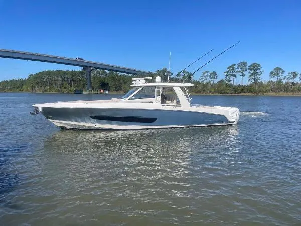 Slide: The Image of Boston Whaler 420 Outrage 2017 - 2