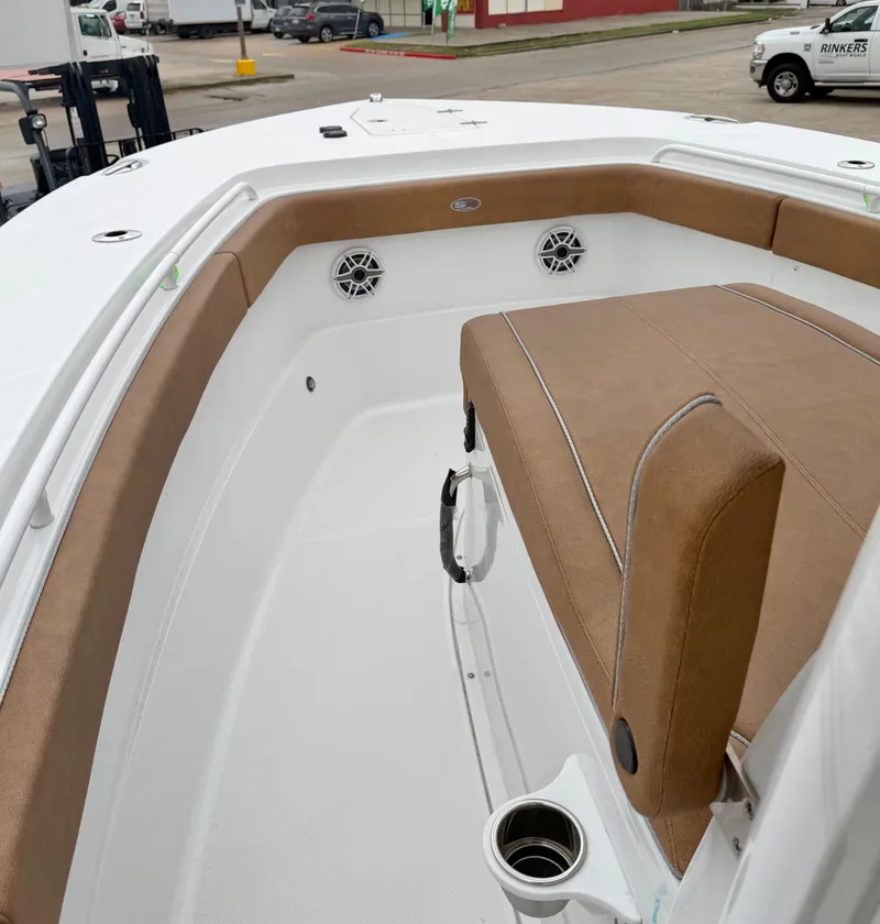 Slide: The Image of Sea Hunt Ultra 275CB 2026 - 10