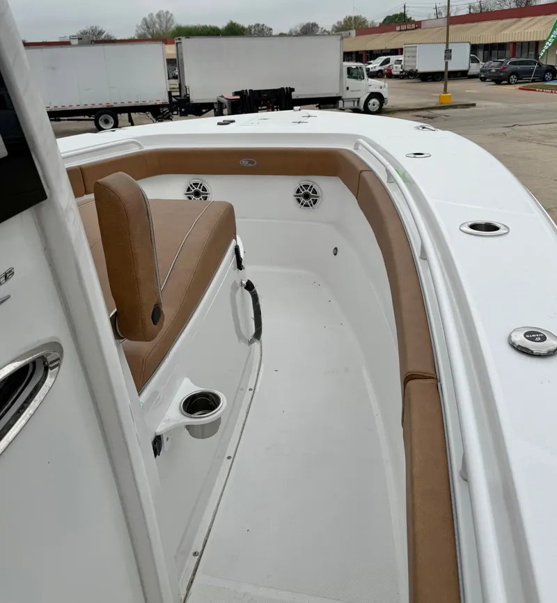 Slide: The Image of Sea Hunt Ultra 275CB 2026 - 11