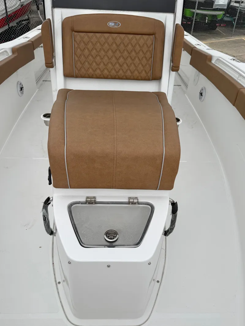 Slide: The Image of Sea Hunt Ultra 275CB 2026 - 14