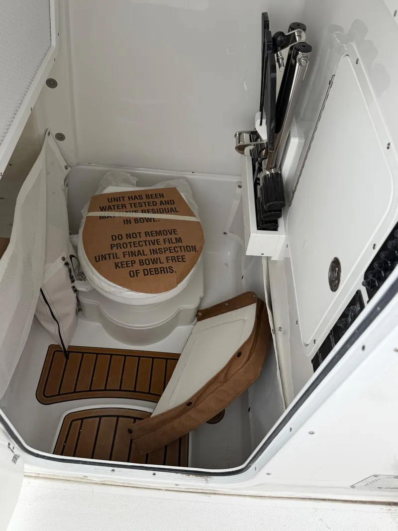 Slide: The Image of Sea Hunt Ultra 275CB 2026 - 15