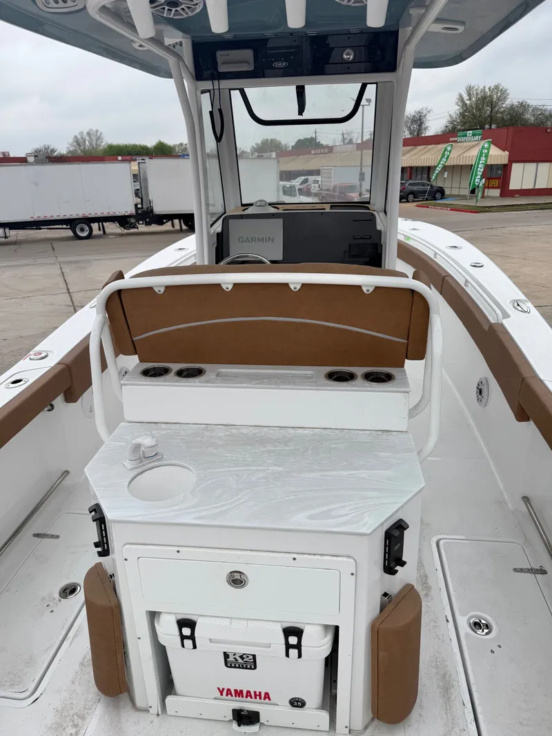 Slide: The Image of Sea Hunt Ultra 275CB 2026 - 16