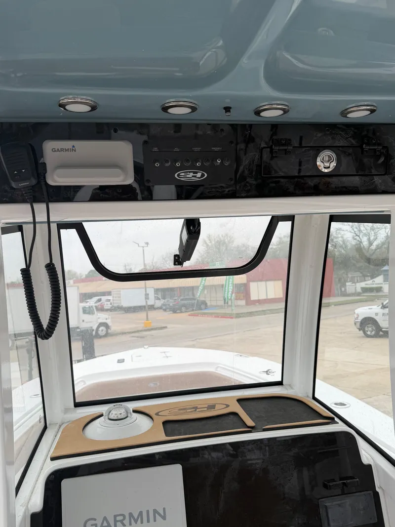 Slide: The Image of Sea Hunt Ultra 275CB 2026 - 18