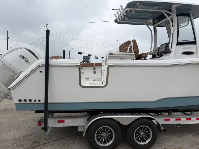 Slide: The Image of Sea Hunt Ultra 275CB 2026 - 24