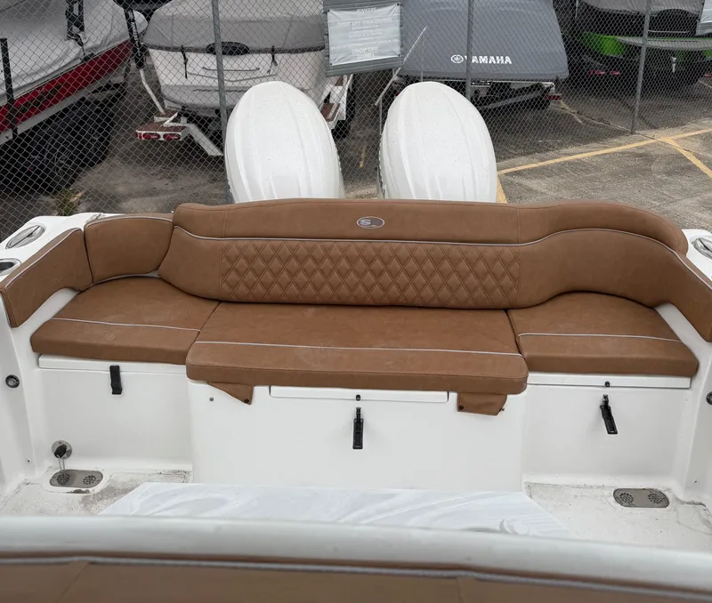 Slide: The Image of Sea Hunt Ultra 275CB 2026 - 26