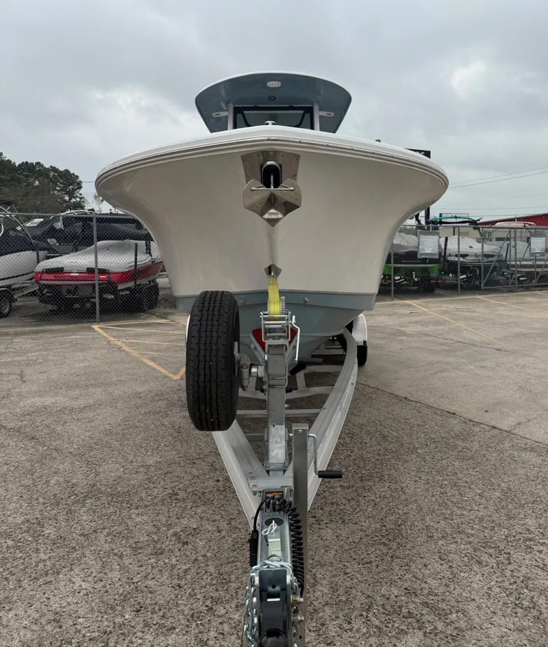 Slide: The Image of Sea Hunt Ultra 275CB 2026 - 5