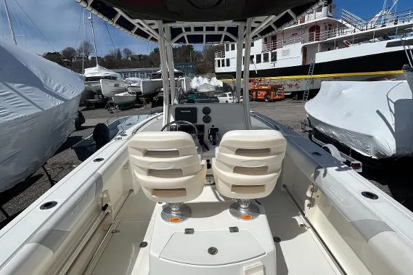 Slide: The Image of Boston Whaler 220 Outrage 2015 - 9