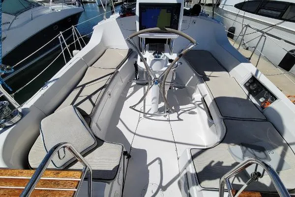 Slide: The Image of Hunter 44 Deck Salon 2007 - 11