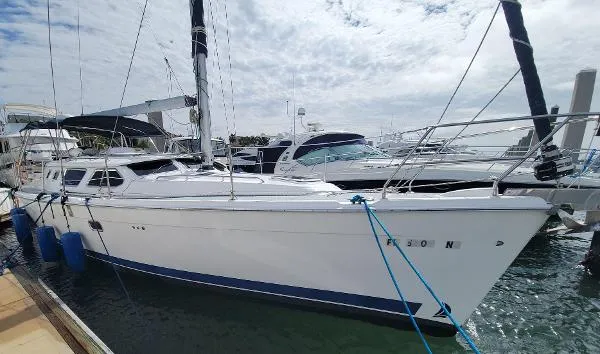 Slide: The Image of Hunter 44 Deck Salon 2007 - 2