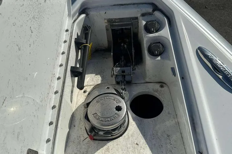 Slide: The Image of 2014 Formula 290 Sun Sport boat deck with winch and controls. - 47