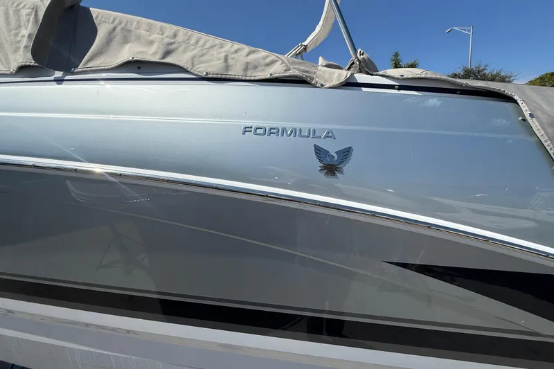 Slide: The Image of 2014 Formula 290 Sun Sport boat with cover, side view. - 7