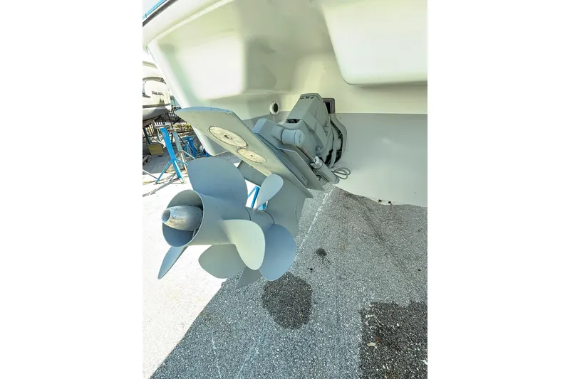Slide: The Image of 2014 Formula 290 Sun Sport boat propeller and stern view. - 9