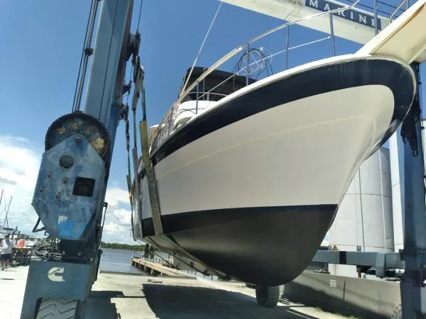 Slide: The Image of Gulfstar 49 Motor Yacht 1984 - 6