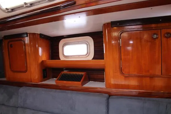 Slide: The Image of Beneteau Oceanis 500 (1990/2004) 1990 - 10