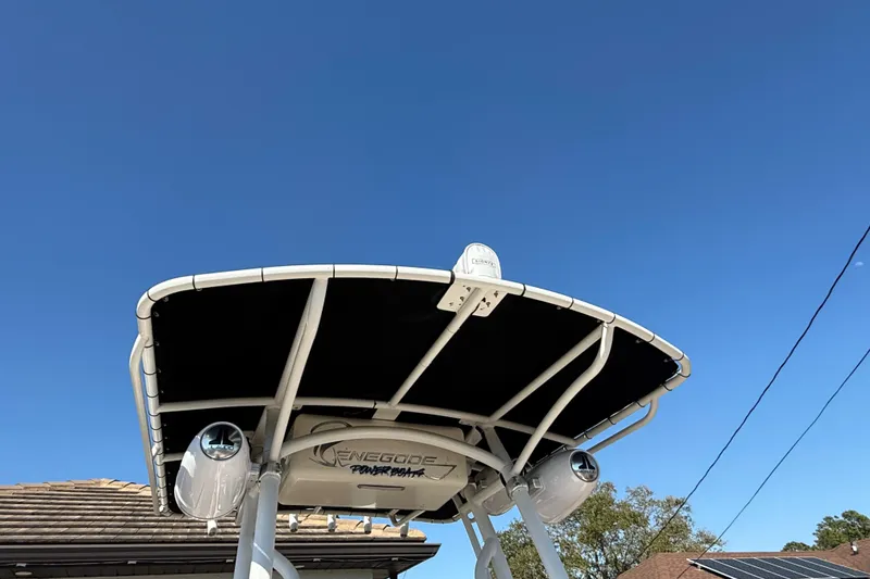 Slide: The Image of 2005 Renegade 29CC boat canopy against clear blue sky. - 35