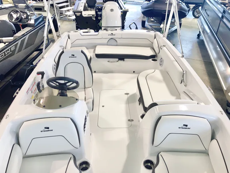 Slide: The Image of Stingray 182 SC 2026 - 10