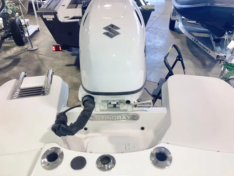 Slide: The Image of Stingray 182 SC 2026 - 13