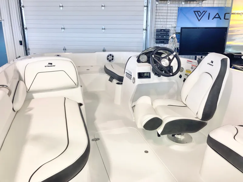 Slide: The Image of Stingray 182 SC 2026 - 17