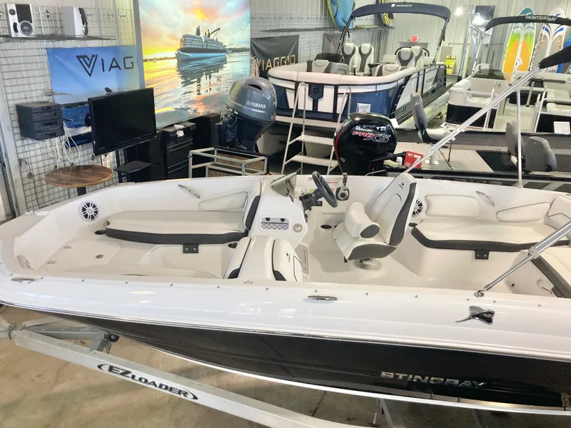 Slide: The Image of Stingray 182 SC 2026 - 2