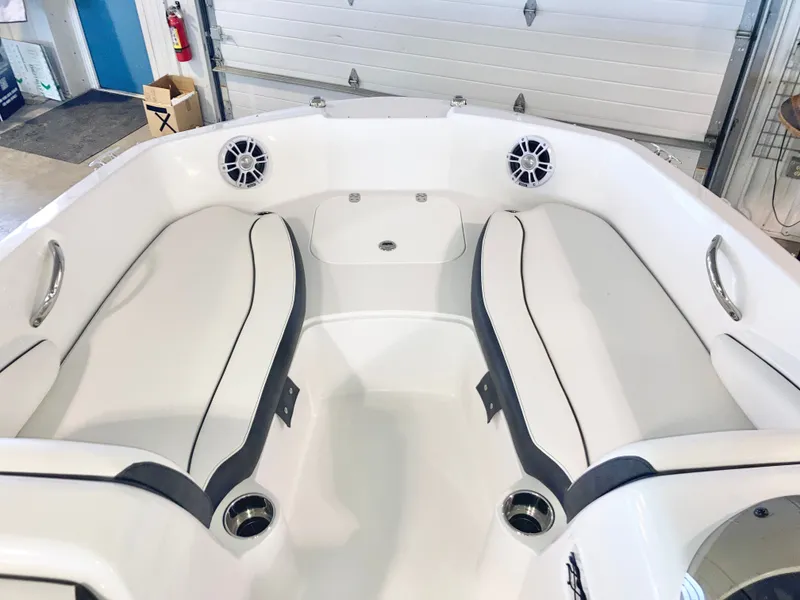 Slide: The Image of Stingray 182 SC 2026 - 21